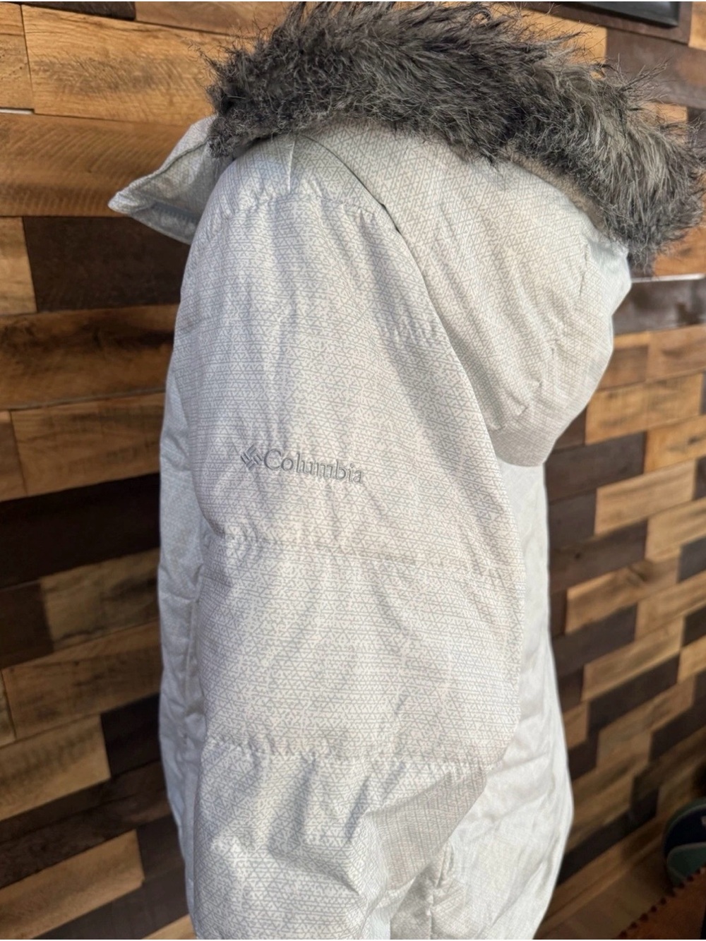 Columbia Light Gray Quilted Puffer Jacket with Faux-Fur Trim - Picture 3 of 6